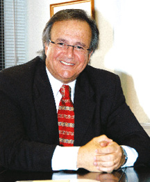 Renault de Freitas Castro, Diretor Executivo da Abralatas, é economista (M.Sc.), com MBA em Direito Econômico.